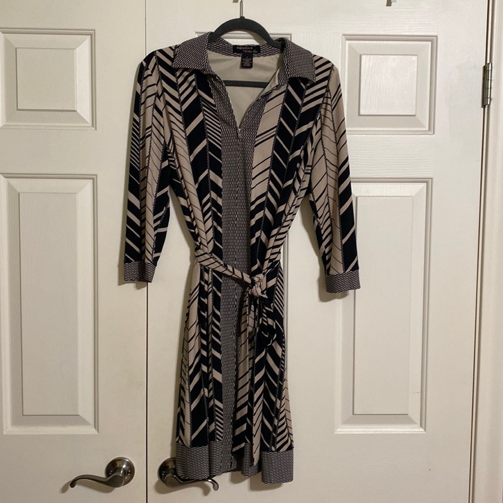 Signature by Robbie Bee Black and tan 3/4 length sleeve dress